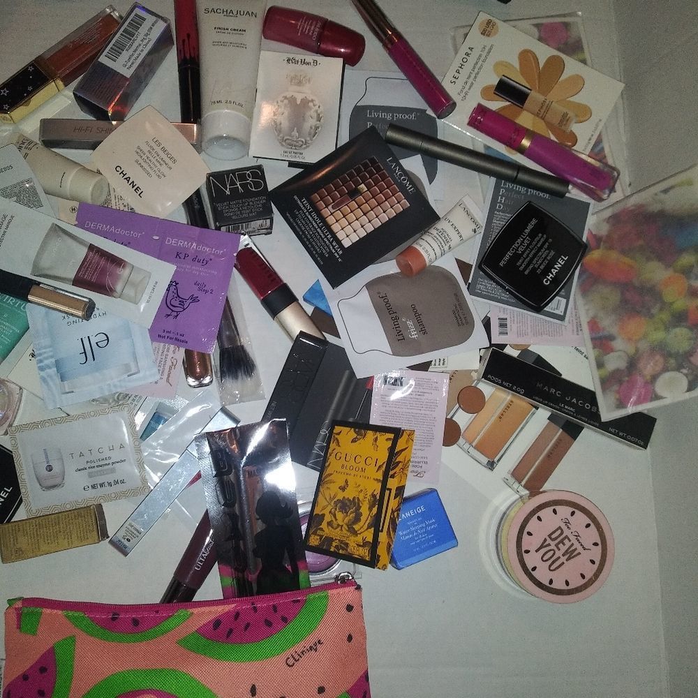 Mystery bag. Filled with products- sample, luxury makeup and skincare. - Picture 3 of 4